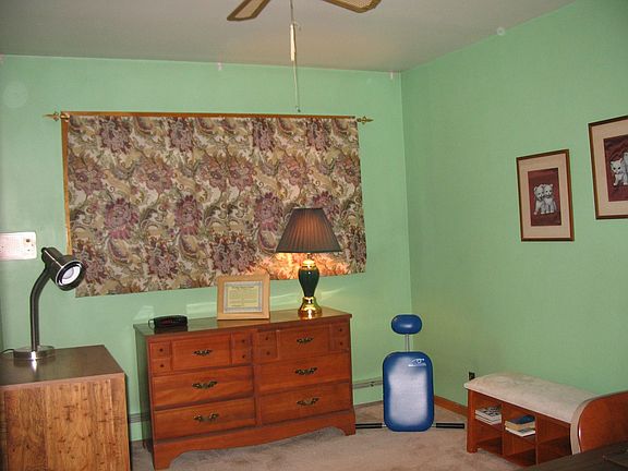 Middle Bedroom w/ Hardwood Floors