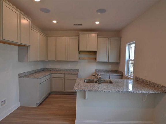 5th image of 211 Shoals Landing Dr