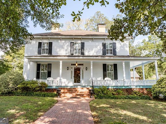 3rd image of 174 Cherry St