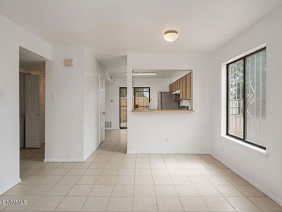5th image of 2039 Stanford St