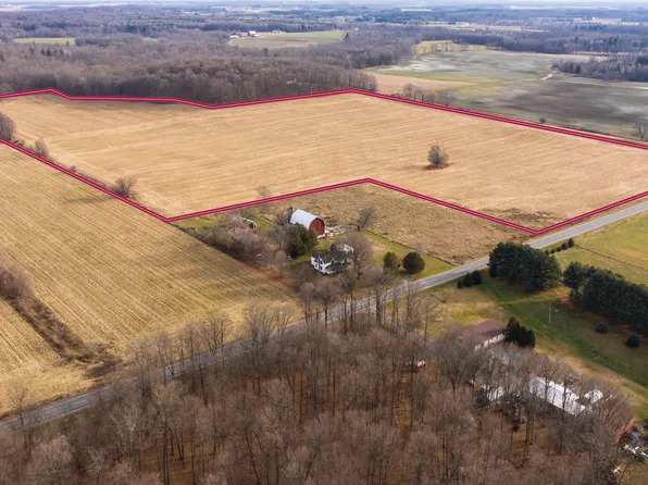 N Amble Rd, Howard City, MI 49329