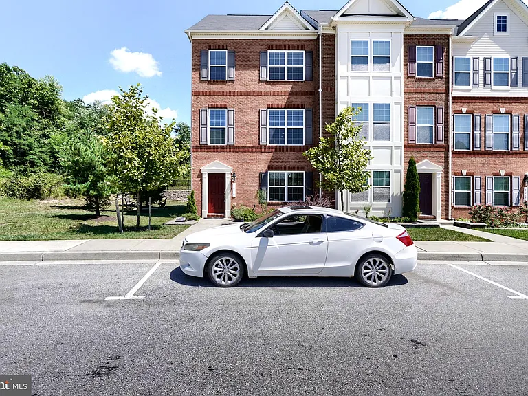 8016 Blue Stream Dr — Photo 2