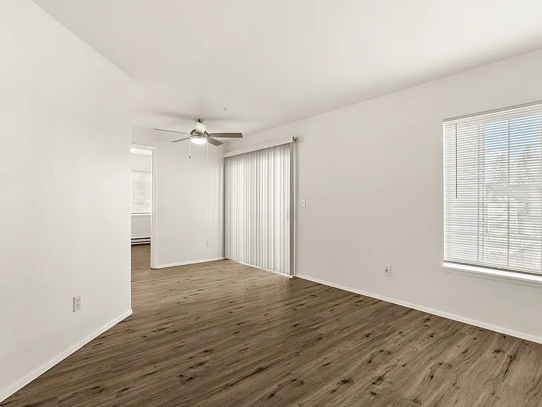 1 Bed 1 Bath with Den Deluxe - 840 Sq Ft 1 Bed 1 Bath with Den Deluxe - 840 Sq Ft