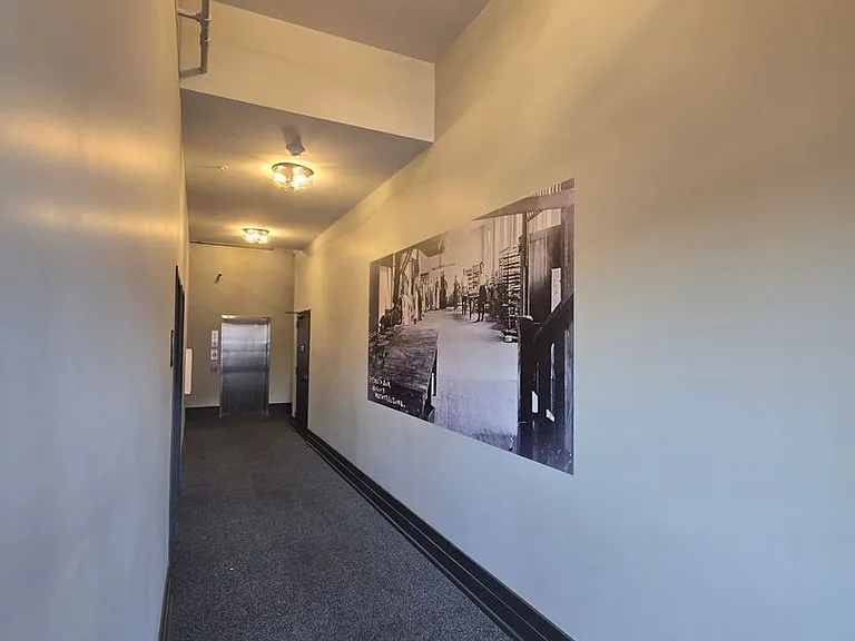302 Commercial St — Photo 7