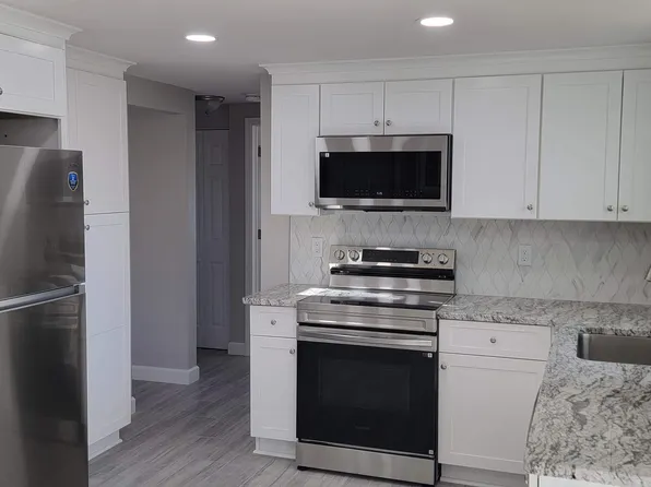 5214 Forest Hills Dr, Holiday, FL 34690