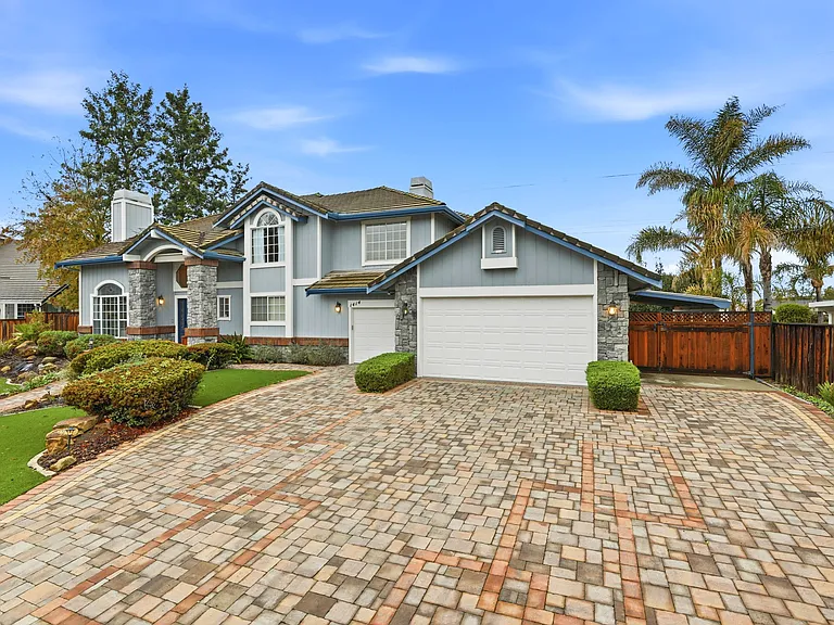 1414 Columbine Way — Photo 2