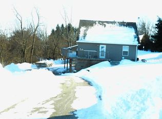 13044 N Cascade Rd, Dubuque, IA 52003