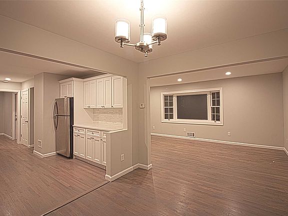 2nd image of 118 Howard St