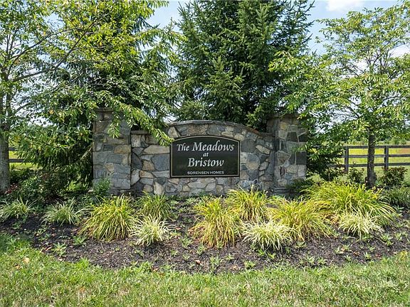 5th image of 10961 Meadow Walk Ln