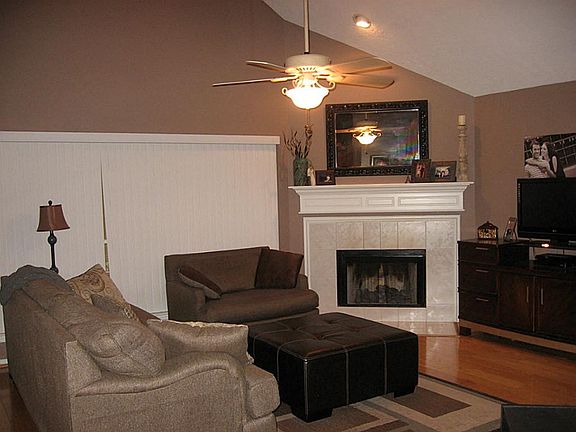 3rd image of 18306 Cobblestone Dr