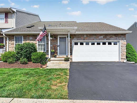 4th image of 15 Monmouth Ct