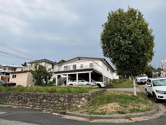 3rd image of 4695 Nanaimo St