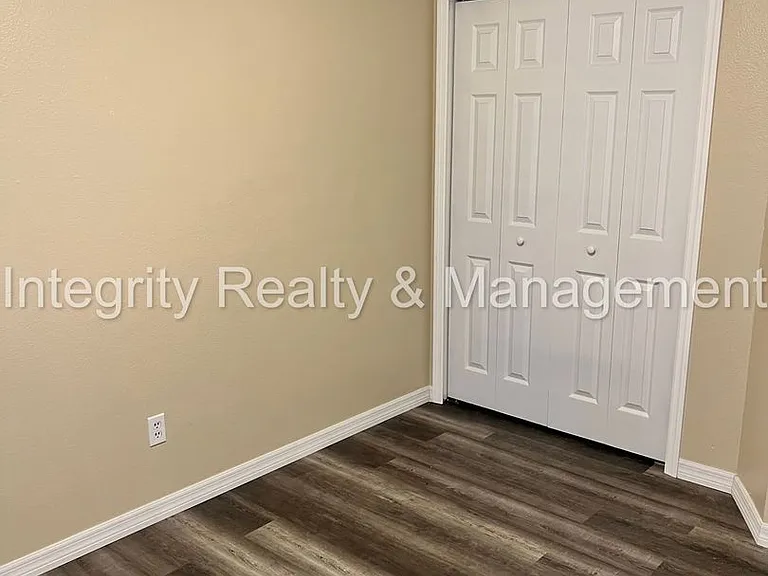 1862 Mackenzie Ct N — Photo 24