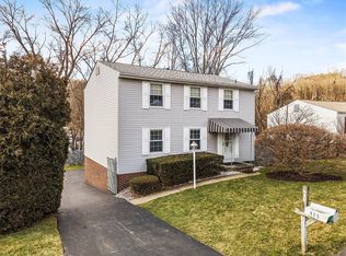 825 Mount Hood Dr, Pittsburgh, PA
