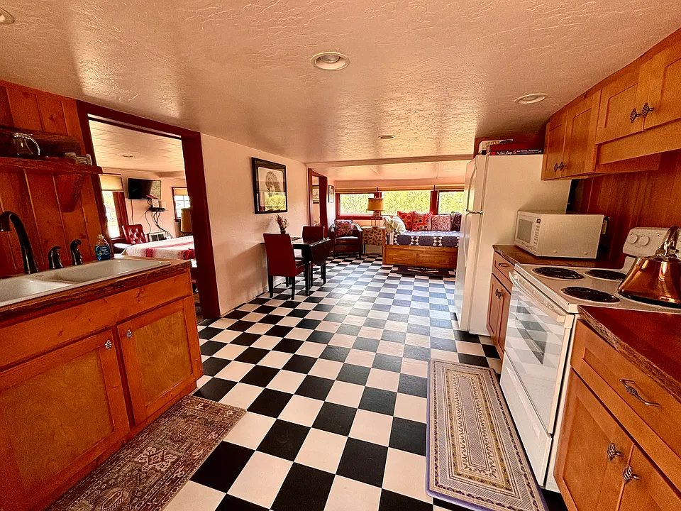 12160 US Highway 34