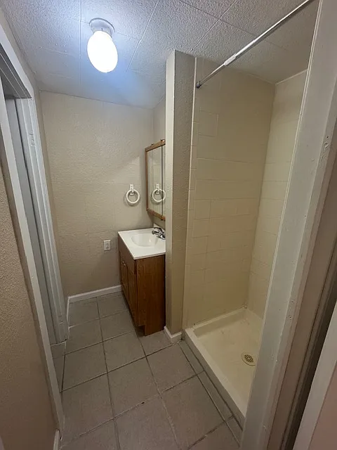 3 bed, 1028 sqft, $1,275 — Photo 2