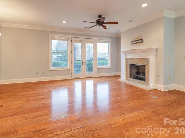 350 E Allen St Suite 103, Hendersonville, NC 28792