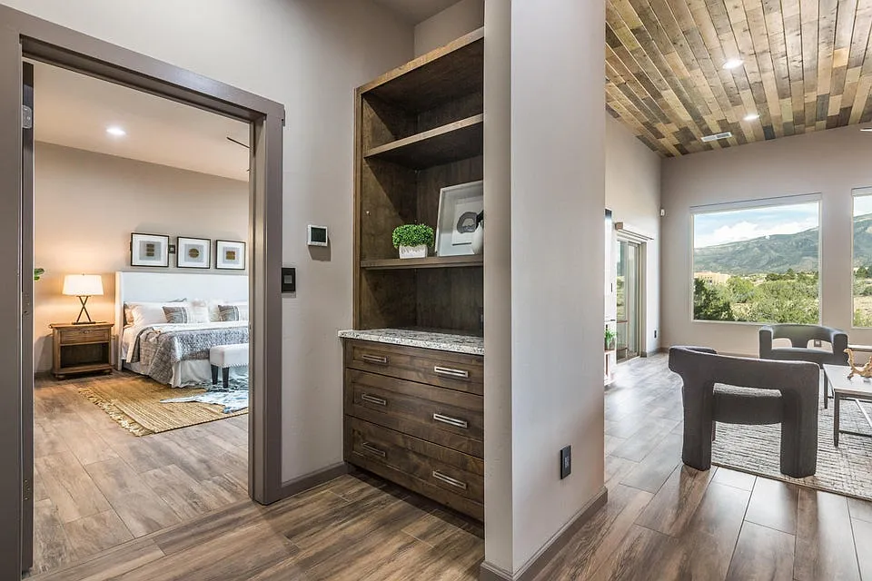 3 bed, 2627 sqft, $4,900 — Photo 3