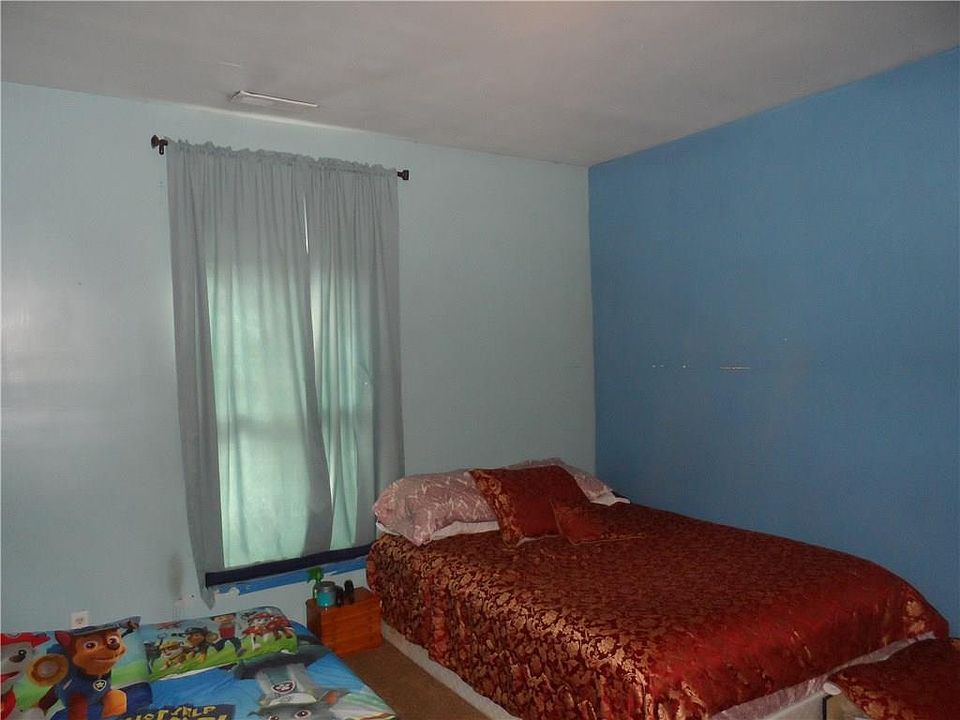 2nd image of 102 S Indiana St
