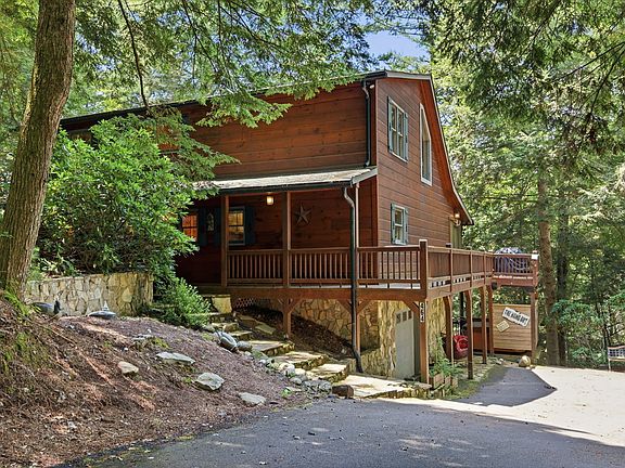 3rd image of 464 Whispering Pine Ln