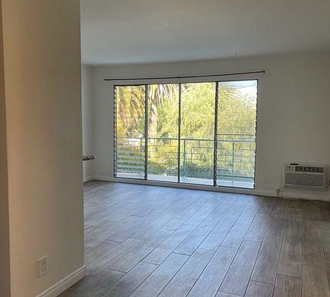 3rd image of 1959 Grace Ave APT 403