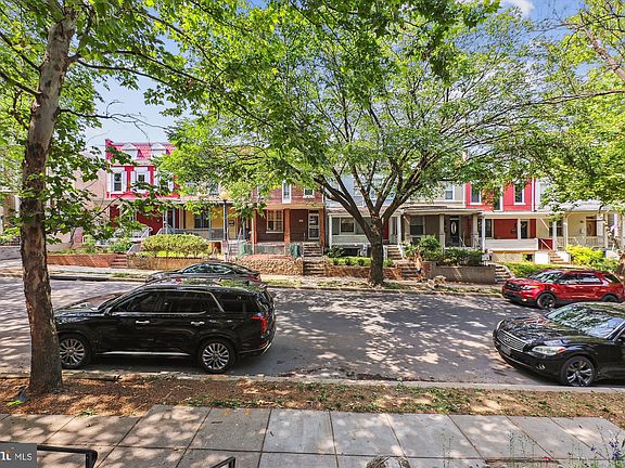 3rd image of 608 Columbia Rd NW