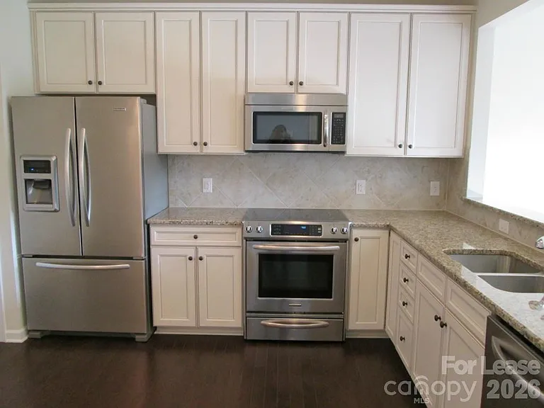 15630 Canmore St — Photo 5
