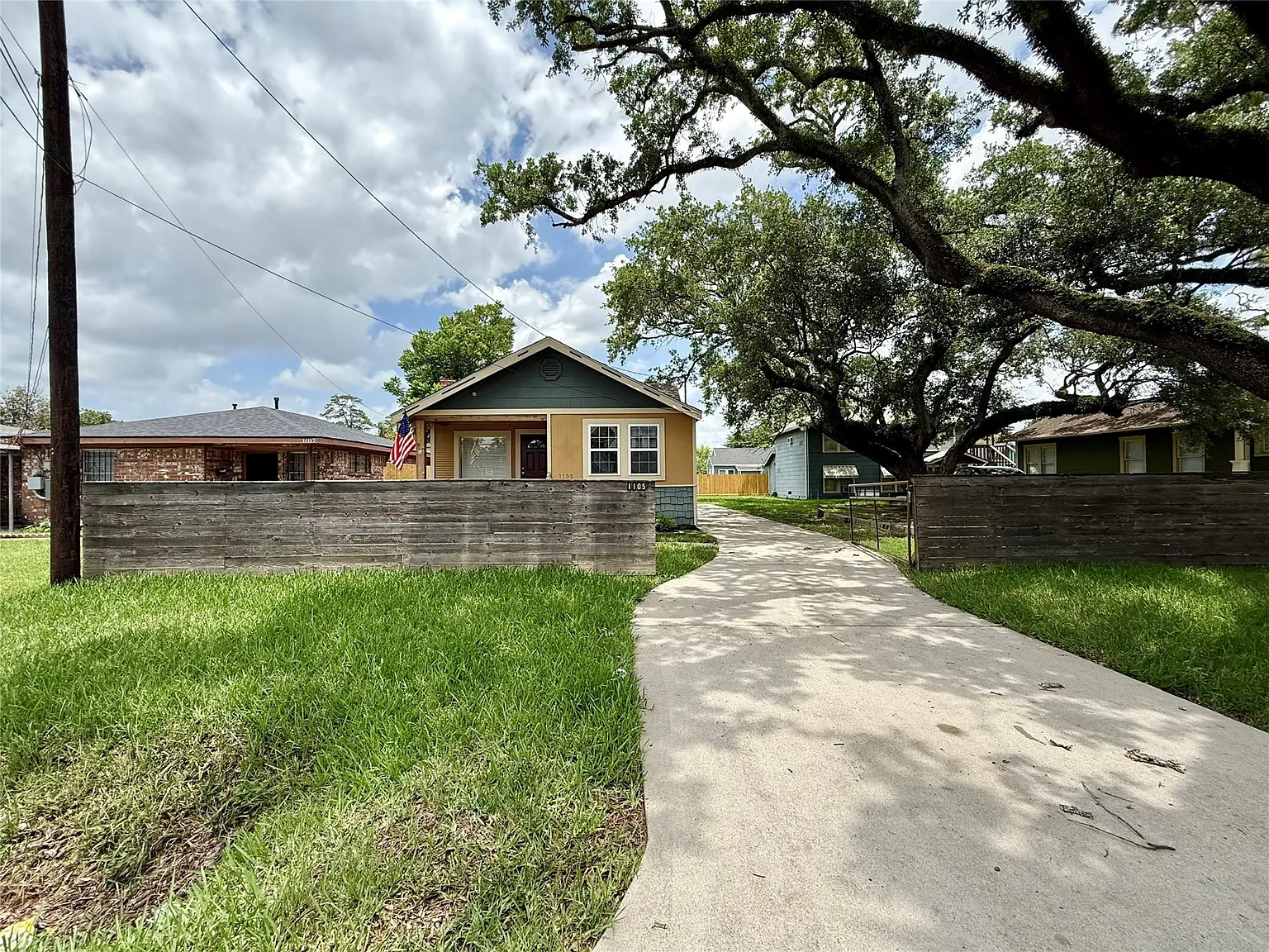 2 bed, 1.0 bath, 1170 sqft, $1,999 — Photo 2