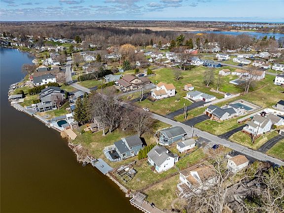 3rd image of 402 South Dr