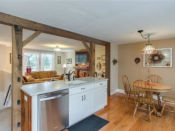 5th image of 1108 Meadowbrook Ln