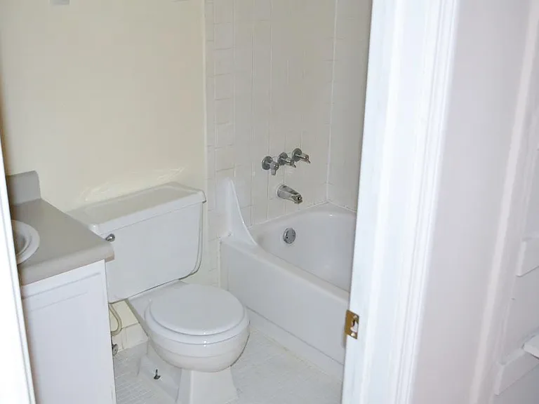 Beltrees Plaza Apartments — Photo 30