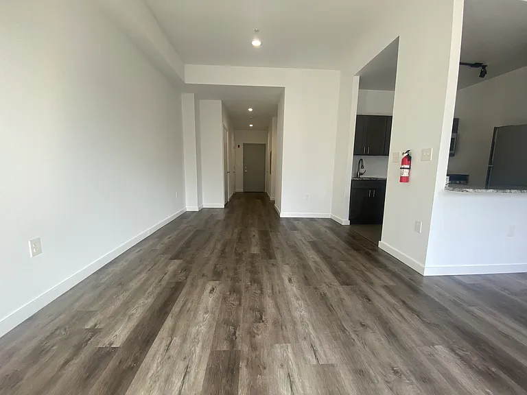 100 Evergreen Pl #1B — Photo 6