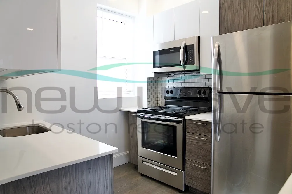 2 bed, 750 sqft, $3,750 — Photo 2