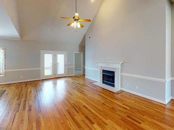5th image of 301 Commonsgate Dr