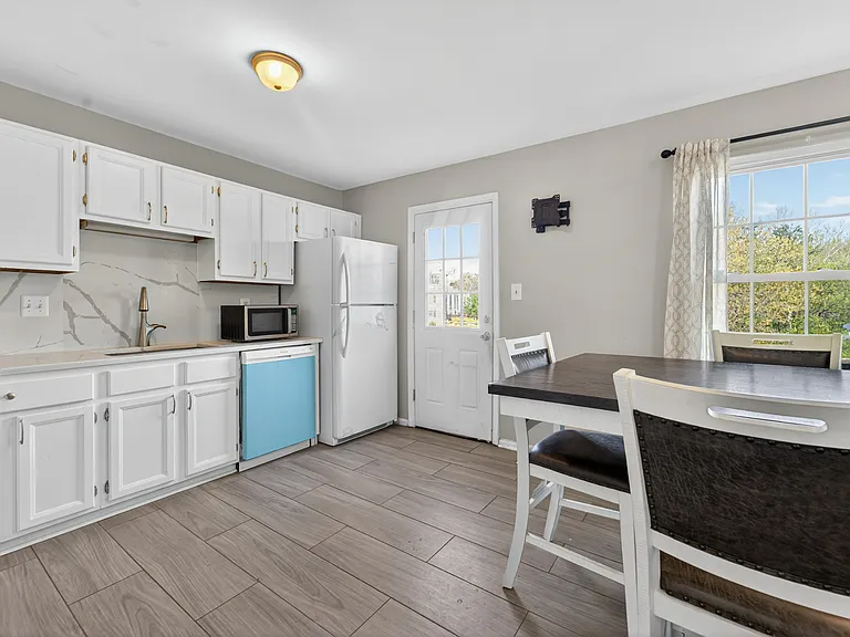 4686 Joanna Ct — Photo 9