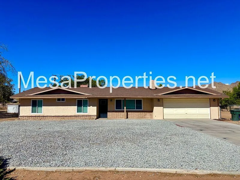 3 bed, 2.0 bath, 1370 sqft, $2,100 — Photo 3