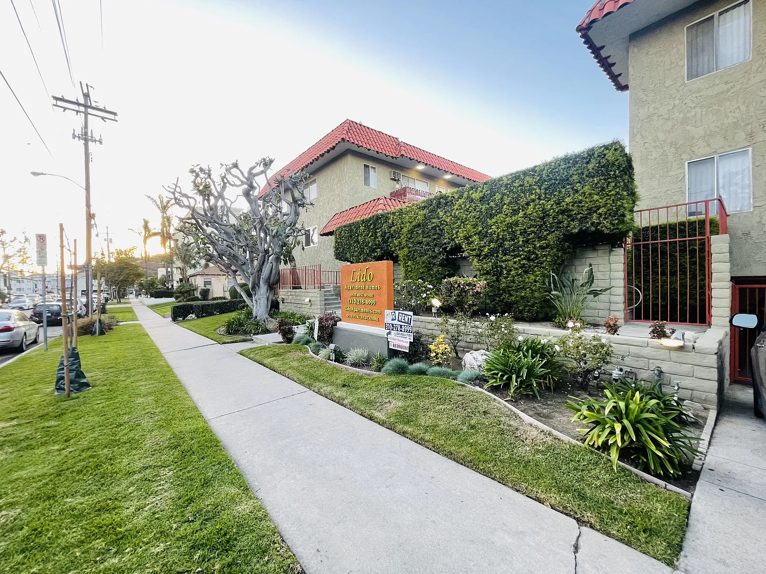 Lido Apartments - 10535 Rose Ave — Photo 3