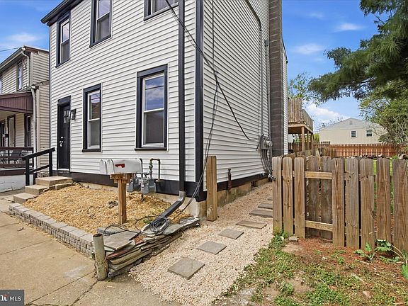 3rd image of 751 High St