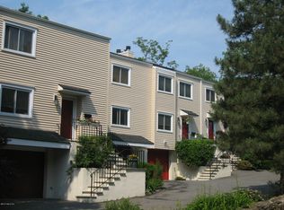 6 Nassau Pl APT 2, Greenwich, CT 06807