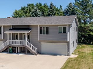 2003 Broadview Ln, Bismarck, ND 58503