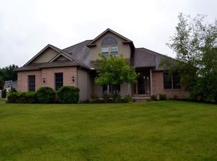 13319 Burlwood Dr, Strongsville, OH 44136