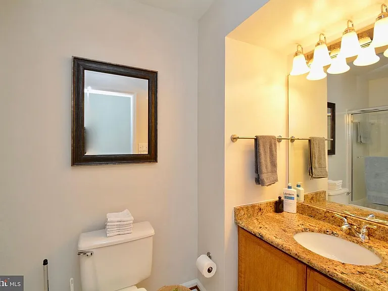 6153 Summer Park Ln — Photo 32