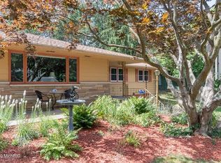 1754 Greenbriar Dr, Portage, MI 49024