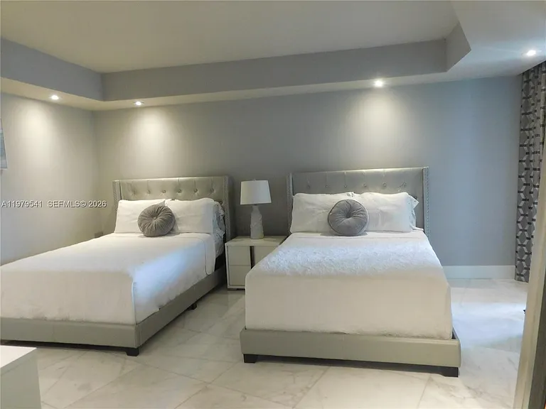 5401 Collins Ave #526 — Photo 14