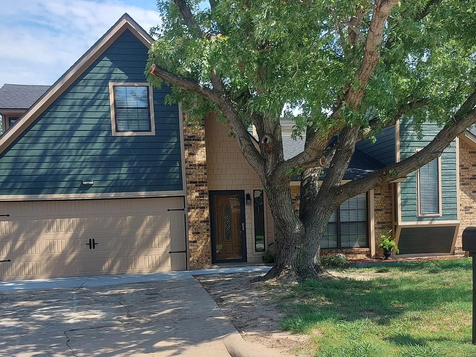 4 bed, 2875 sqft, $2,375 — Photo 2