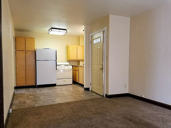 4th image of 2100 W Lincoln Ave #1