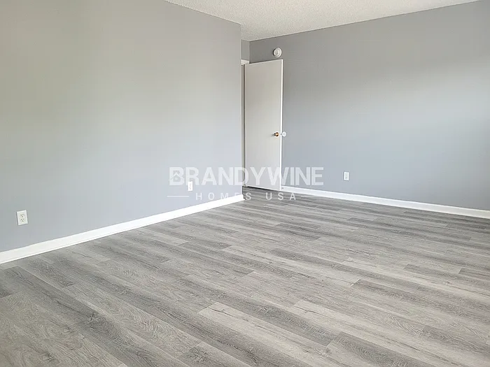 10756 Glenayr Dr — Photo 7
