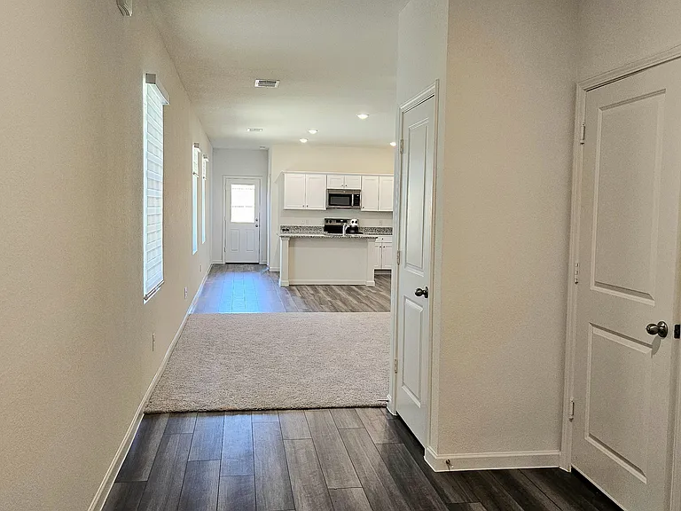 2103 Meadow Park Dr — Photo 6