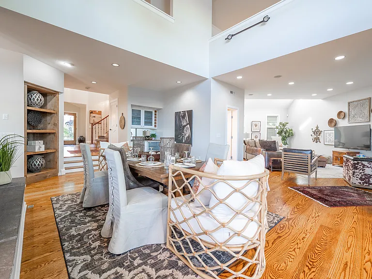 20 Shore Rd — Photo 17