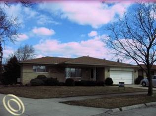 11217 Birchcrest Dr, Warren, MI 48093